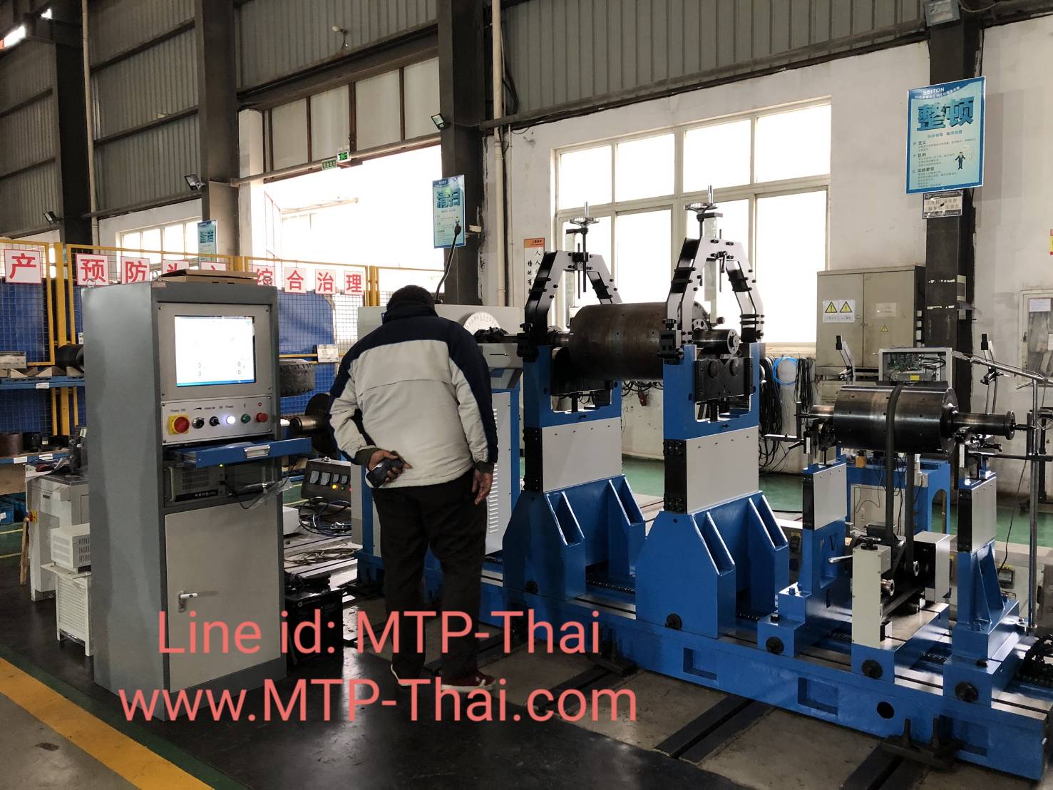 วิศวกร MTP-Thai ปรับตั้งเครื่องบาลานซ์ 10 ตัน บดิณ อินดัสเทรียล เซอร์วิส ทีมวิศวกร MTP-Thai ปรับตั้งชิ้นงานบนเครื่องบาลานซ์ระหว่างขั้นตอนติดตั้ง