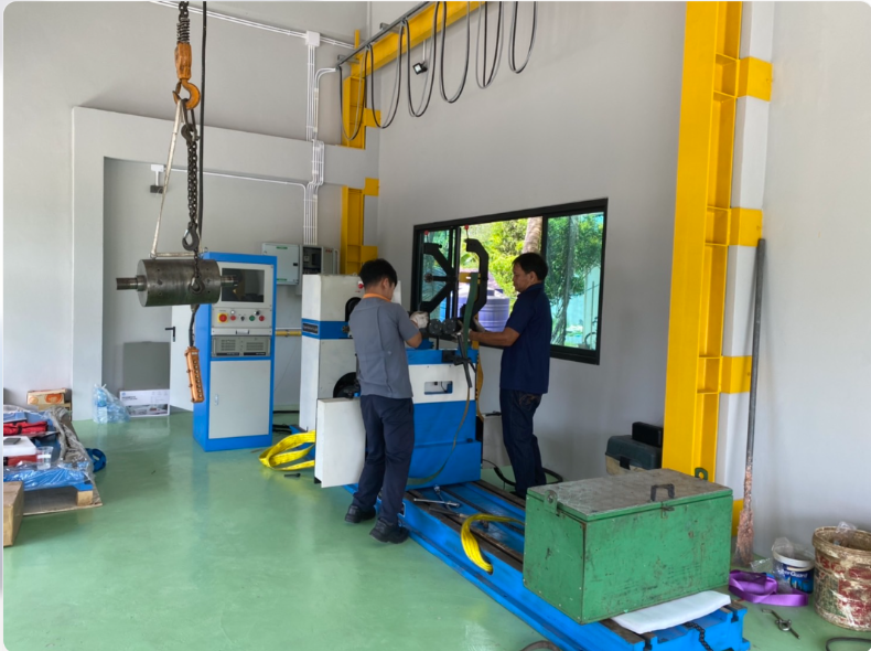 ทีมช่างขณะบาลานซ์โรเตอร์ ศูนย์ภาคใต้ ทีมช่าง Southern Balance & Parts กำลังบาลานซ์โรเตอร์