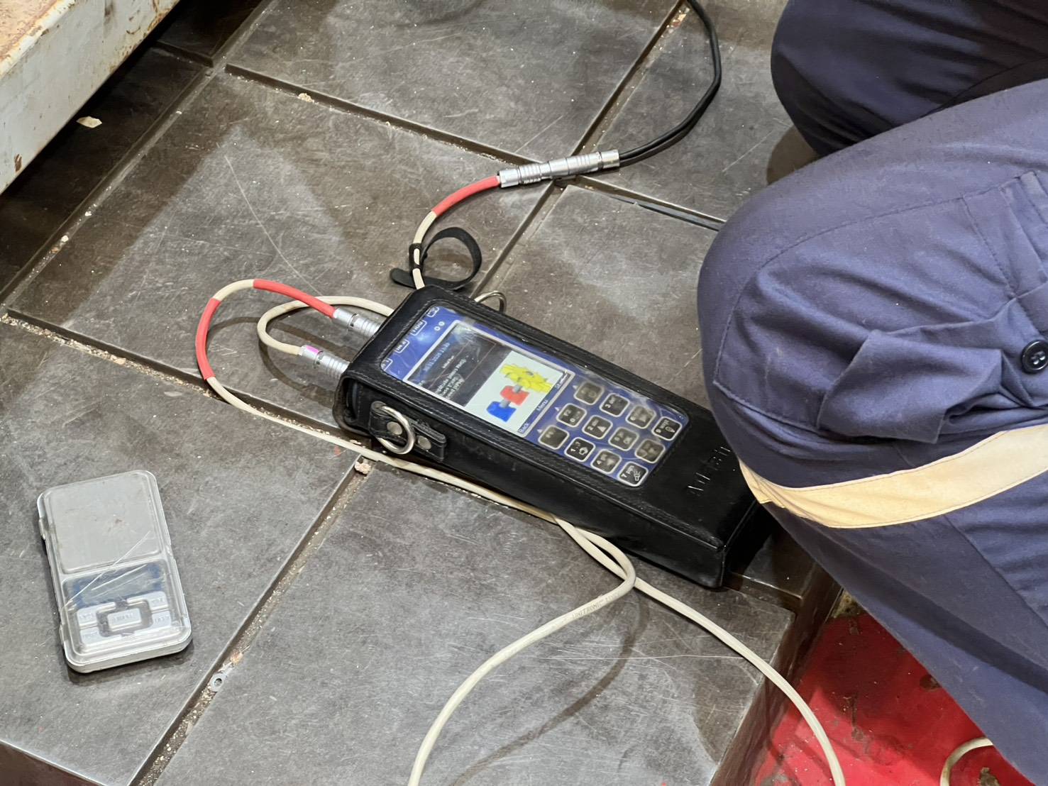 ADASH VA3 Pro ชั่งน้ำหนักถ่วงสำหรับฟิลด์บาลานซ์ เครื่อง ADASH VA3 Pro พร้อมตาชั่งดิจิทัลชั่งน้ำหนักถ่วง ทำฟิลด์บาลานซ์หน้างานจริง