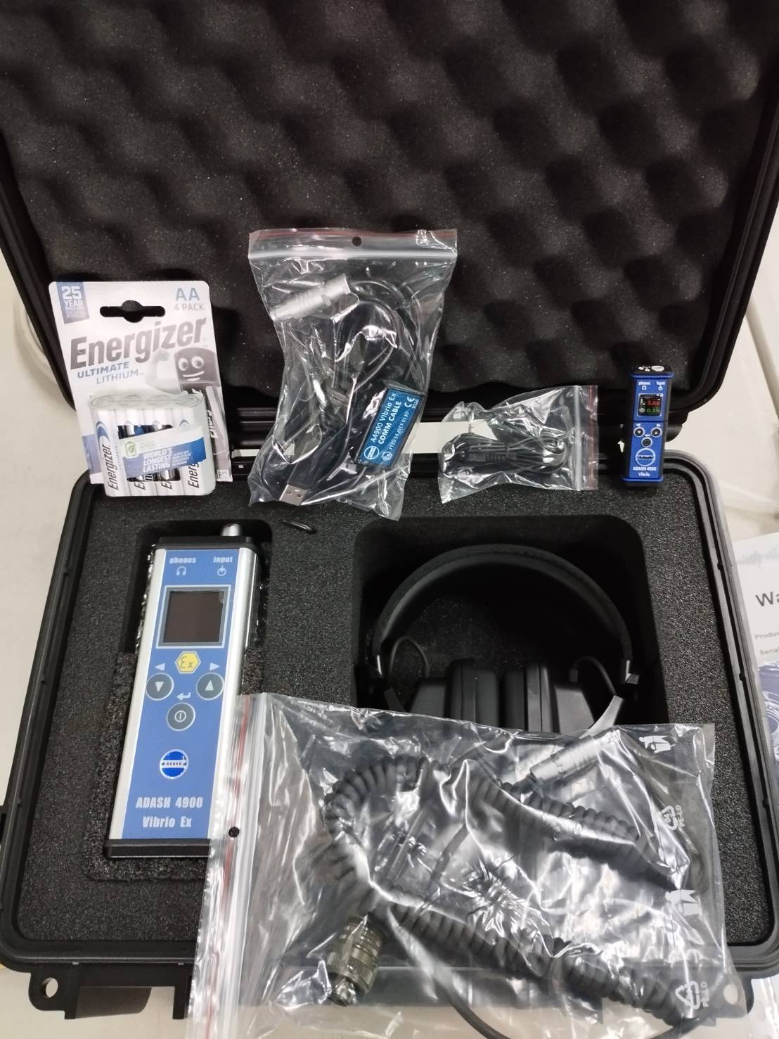 ชุดเครื่อง ADASH A4900 Vibrio M Ex ชุดเครื่องวัดความสั่นสะเทือนกันระเบิด ADASH A4900 Vibrio M Ex พร้อมอุปกรณ์ในกล่อง ก่อนส่งมอบ