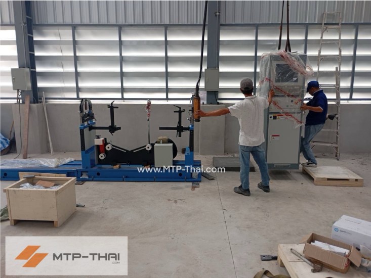 ติดตั้งตู้ระบบคอมพิวเตอร์ควบคุมเครื่องบาลานซ์ ทีม MTP-Thai ยกตู้ระบบคอมพิวเตอร์ควบคุมเครื่องบาลานซ์ 2 ตัน เข้าตำแหน่งติดตั้ง ที่บริษัท ปิยกิจ วิศวกรรม ปทุมธานี