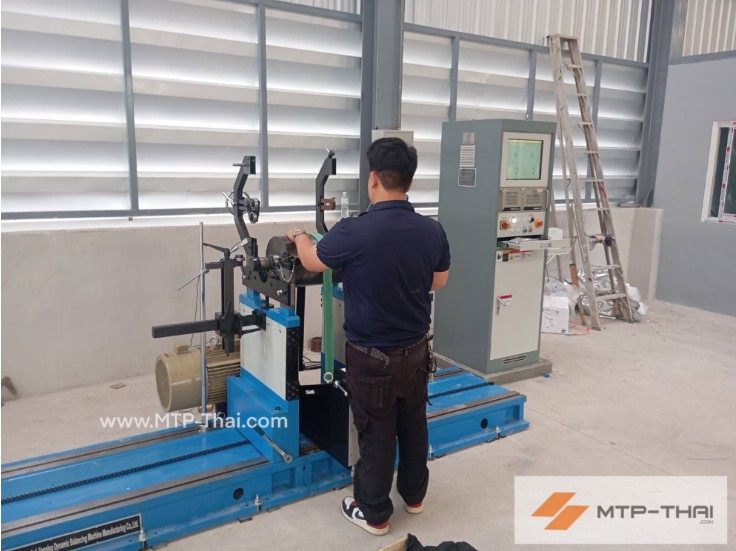 ตั้งค่าและสอบเทียบเครื่องบาลานซ์ 2 ตัน วิศวกร MTP-Thai ตั้งค่าระบบคอมพิวเตอร์และสอบเทียบเครื่องบาลานซ์ 2 ตัน ด้วยโรเตอร์ทดสอบ