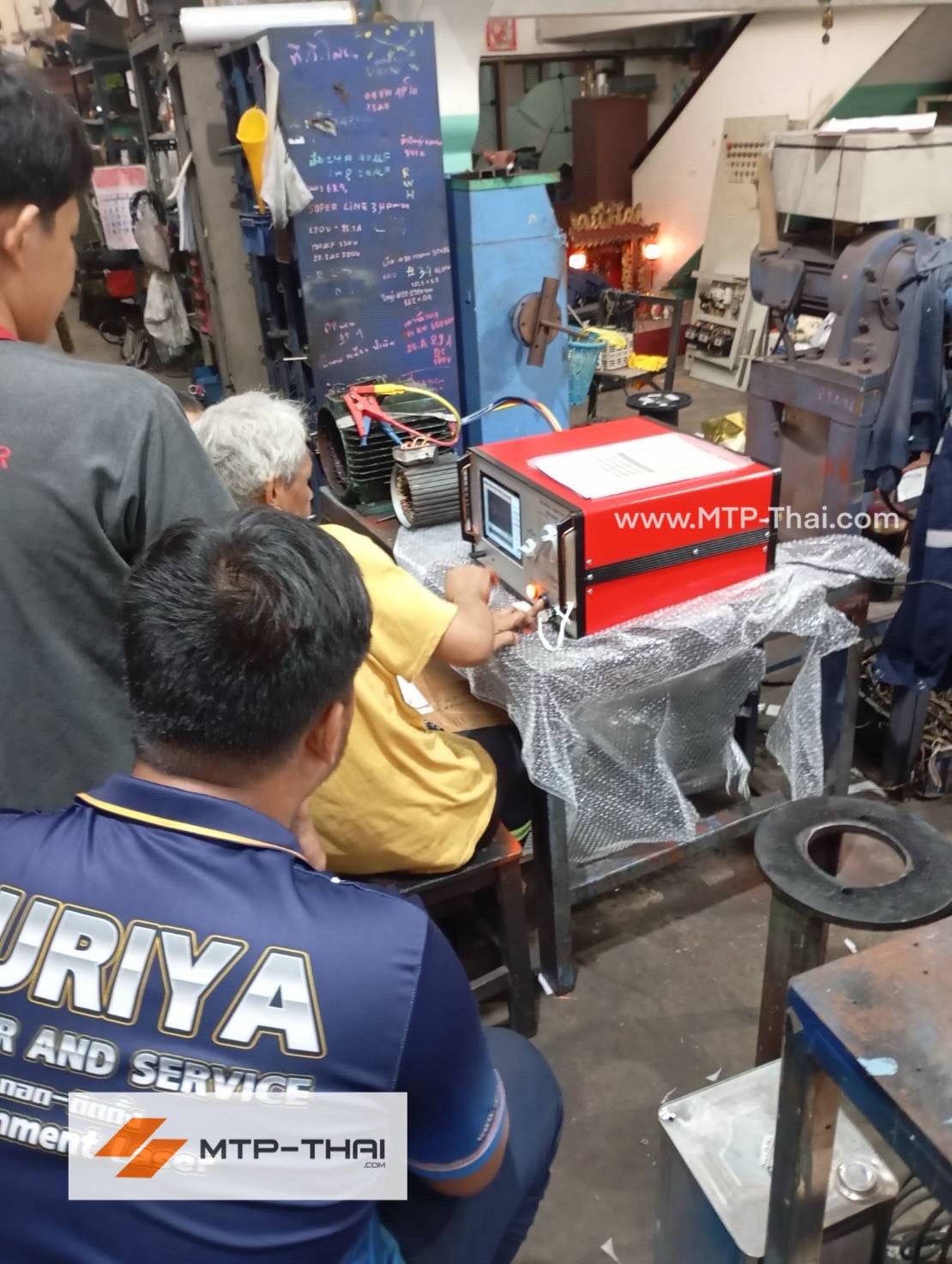 วิศวกร MTP-Thai ปรับตั้งเครื่องบาลานซ์ 10 ตัน บดิณ อินดัสเทรียล เซอร์วิส ทีมวิศวกร MTP-Thai ปรับตั้งชิ้นงานบนเครื่องบาลานซ์ระหว่างขั้นตอนติดตั้ง