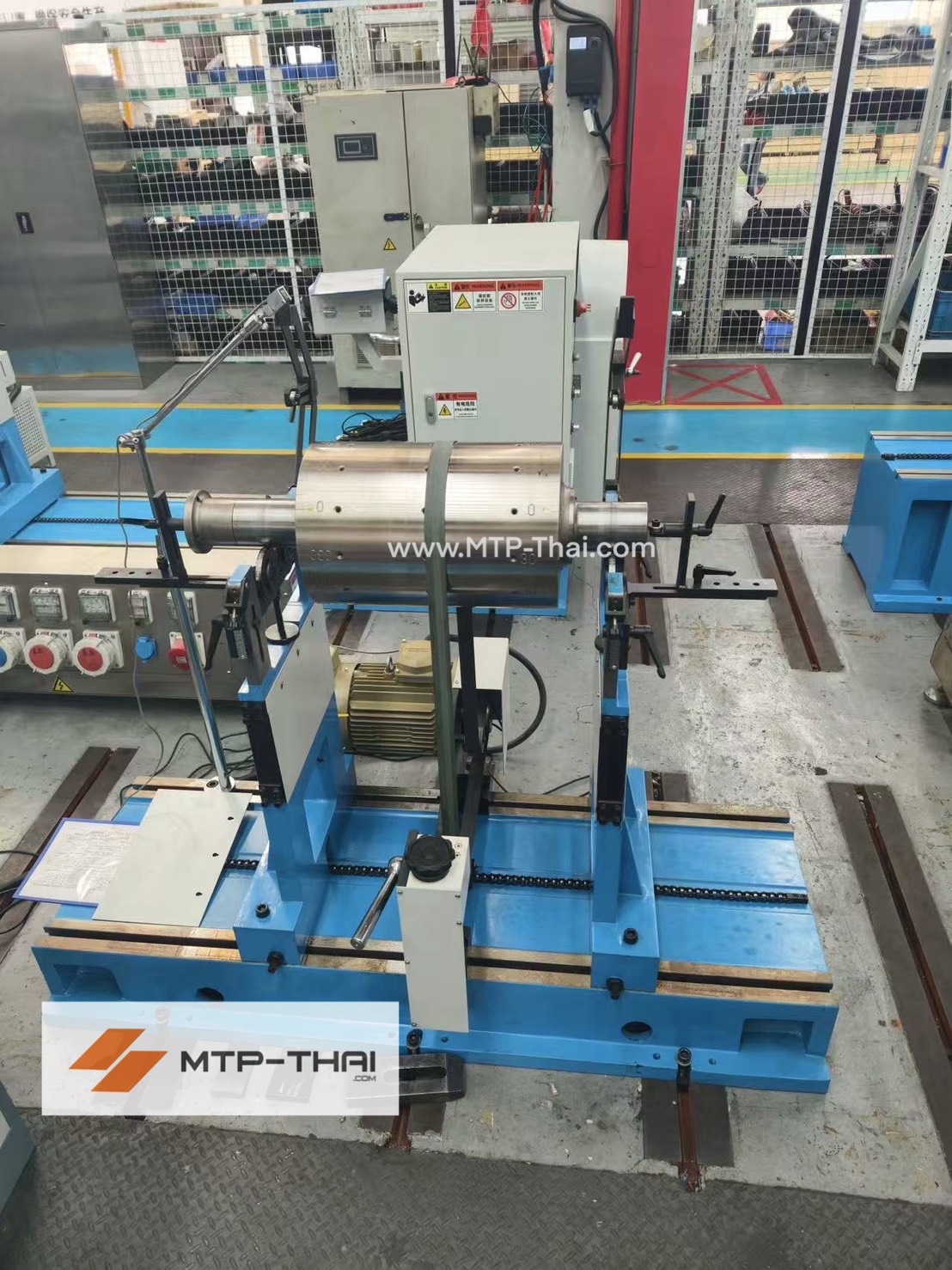 วิศวกร MTP-Thai ปรับตั้งเครื่องบาลานซ์ 10 ตัน บดิณ อินดัสเทรียล เซอร์วิส ทีมวิศวกร MTP-Thai ปรับตั้งชิ้นงานบนเครื่องบาลานซ์ระหว่างขั้นตอนติดตั้ง