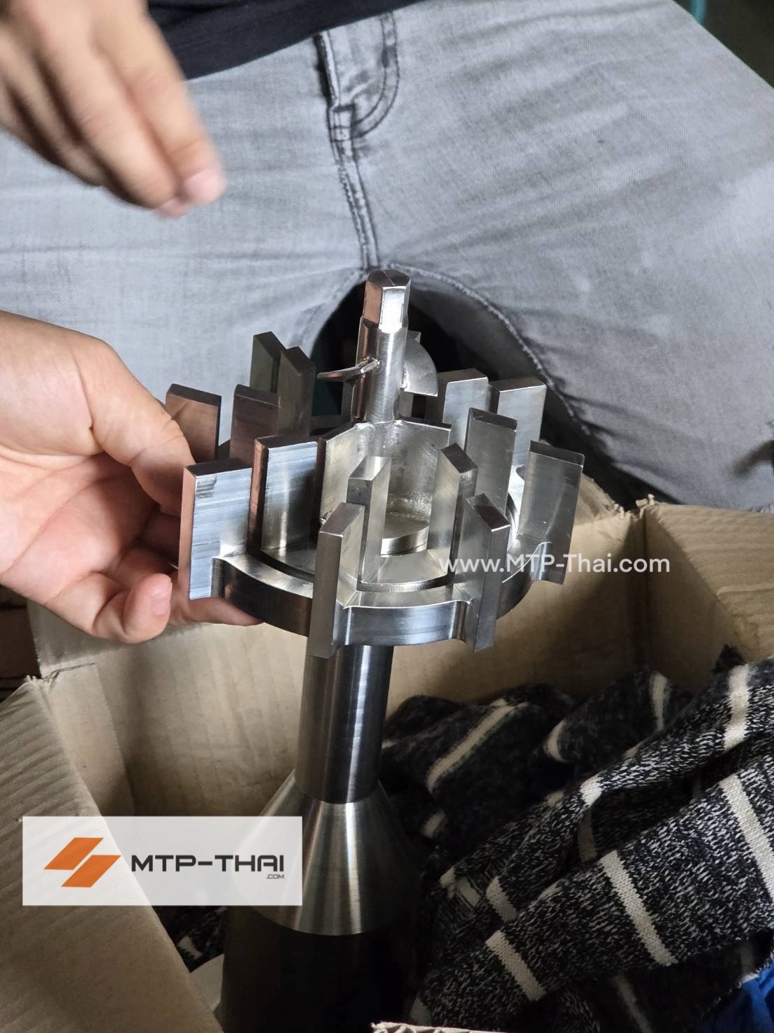 ใบพัด (Impeller) ของชิ้นงาน Shaft & Impeller ที่นำมาบาลานซ์ ใบพัด (Impeller) ของชิ้นงาน Shaft & Impeller ที่นำมาบาลานซ์