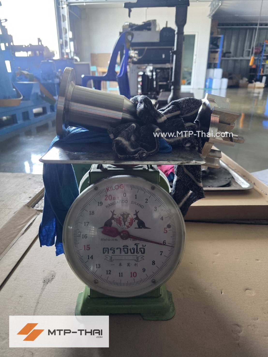 ชั่งน้ำหนักชิ้นงาน Shaft & Impeller ได้ประมาณ 6 กก. ก่อนบาลานซ์ ชั่งน้ำหนักชิ้นงาน Shaft & Impeller ได้ประมาณ 6 กก. ก่อนบาลานซ์