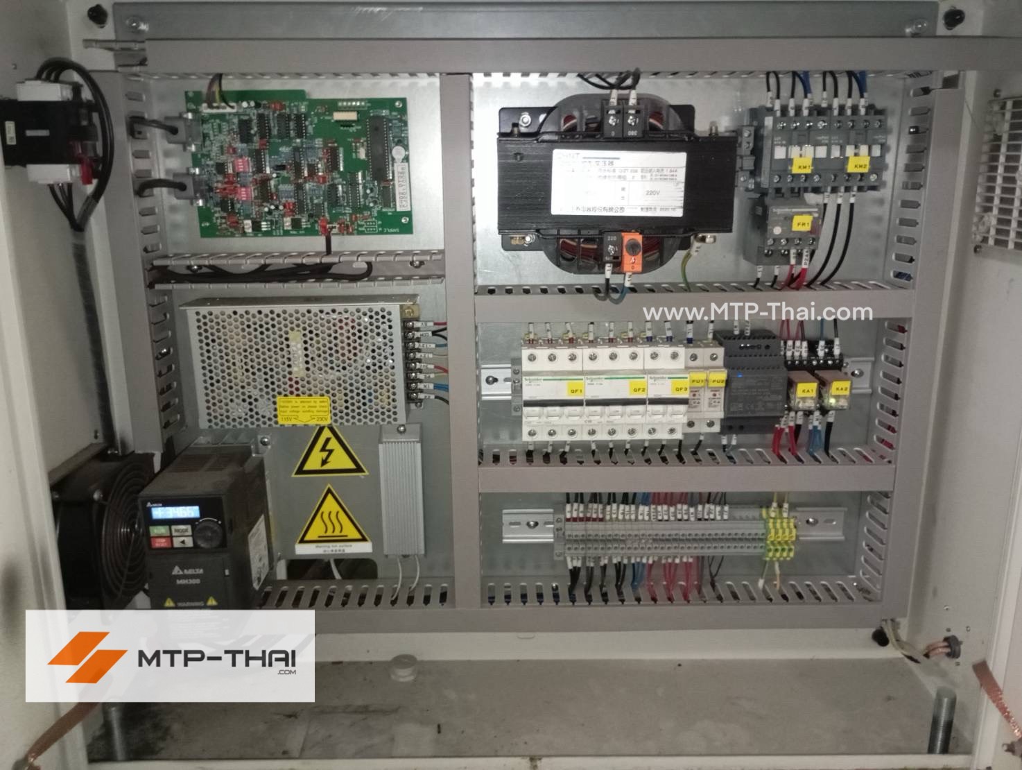 วิศวกร MTP-Thai ปรับตั้งเครื่องบาลานซ์ 10 ตัน บดิณ อินดัสเทรียล เซอร์วิส ทีมวิศวกร MTP-Thai ปรับตั้งชิ้นงานบนเครื่องบาลานซ์ระหว่างขั้นตอนติดตั้ง