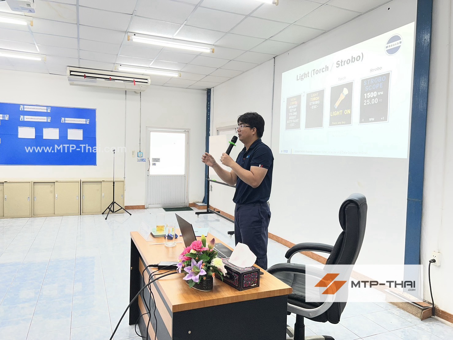 วิศวกร MTP-Thai ปรับตั้งเครื่องบาลานซ์ 10 ตัน บดิณ อินดัสเทรียล เซอร์วิส ทีมวิศวกร MTP-Thai ปรับตั้งชิ้นงานบนเครื่องบาลานซ์ระหว่างขั้นตอนติดตั้ง